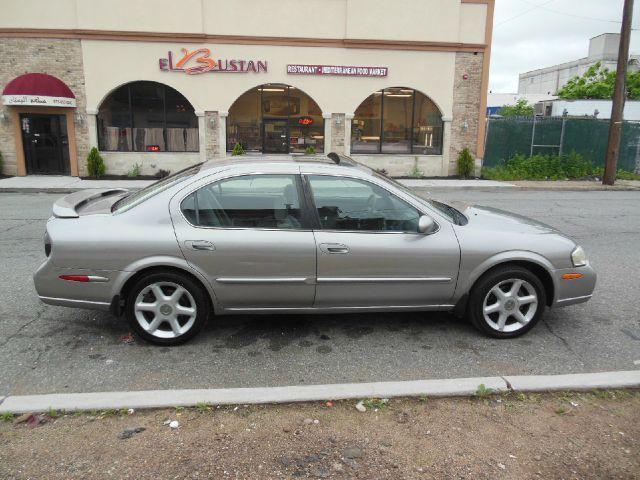 2000 Nissan Maxima SE