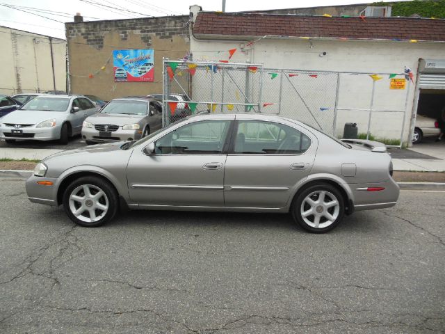 2000 Nissan Maxima SE