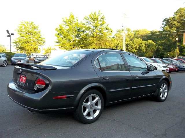 2000 Nissan Maxima SE