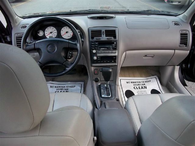 2000 Nissan Maxima SE