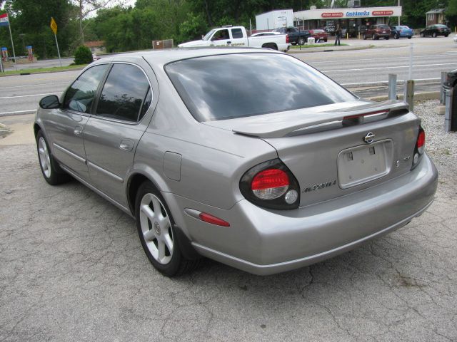 2000 Nissan Maxima SE