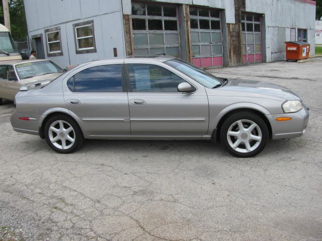 2000 Nissan Maxima SE