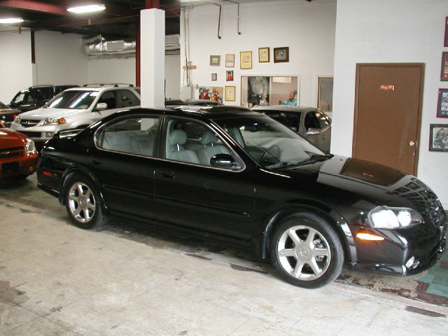 2001 Nissan Maxima SES Standard FF