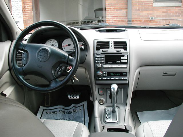 2001 Nissan Maxima SES Standard FF