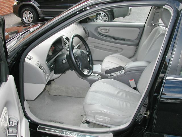 2001 Nissan Maxima SES Standard FF