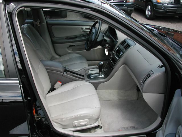 2001 Nissan Maxima SES Standard FF