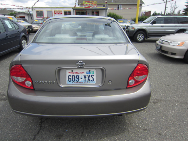 2001 Nissan Maxima SES Standard FF