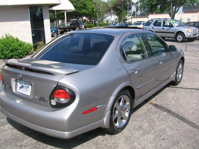 2001 Nissan Maxima SES Standard FF