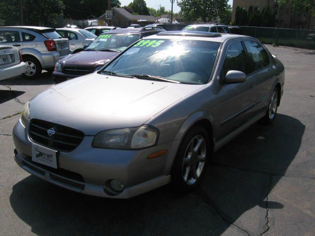 2001 Nissan Maxima SES Standard FF