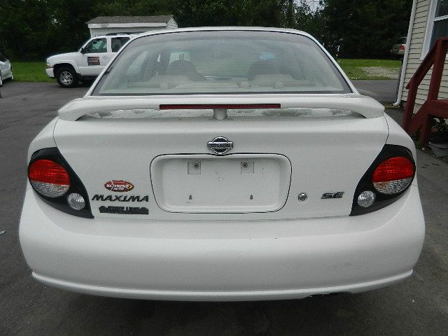 2001 Nissan Maxima SE