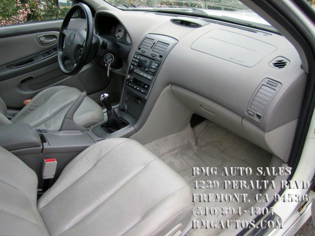 2001 Nissan Maxima SES Standard FF