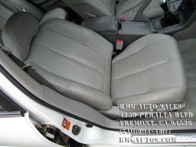 2001 Nissan Maxima SES Standard FF