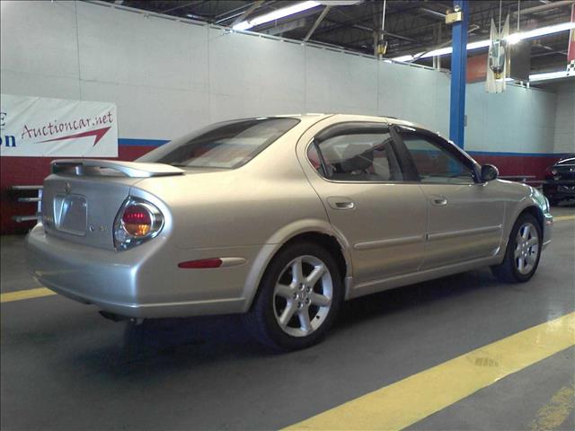 2002 Nissan Maxima 5D Sedan