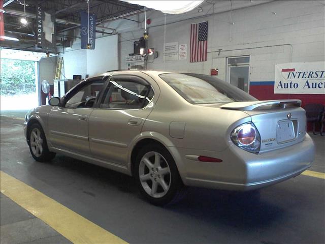 2002 Nissan Maxima 5D Sedan