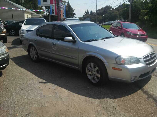 2003 Nissan Maxima SLE Ext. Cab Short Bed 4WD