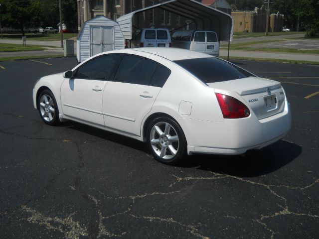 2004 Nissan Maxima SE