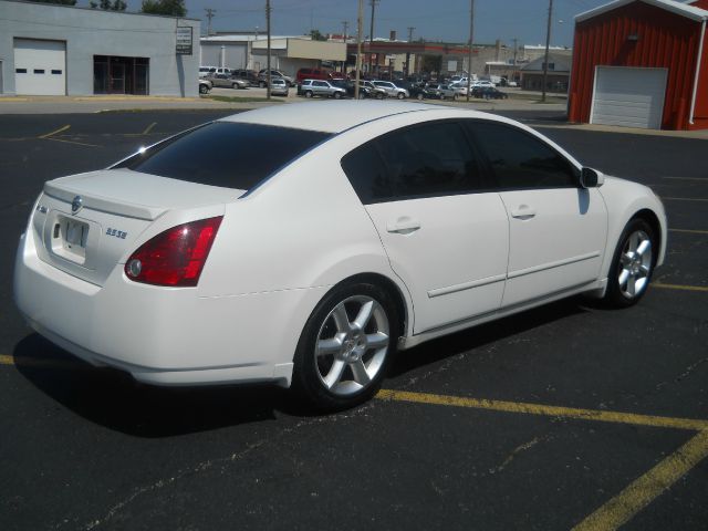 2004 Nissan Maxima SE