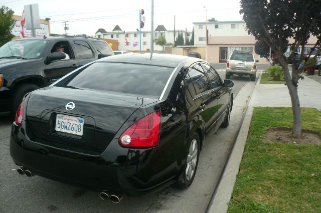 2004 Nissan Maxima SE