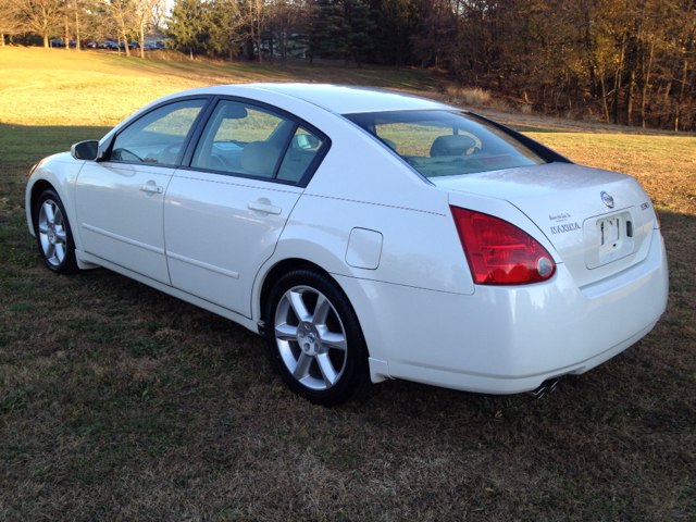 2004 Nissan Maxima SE