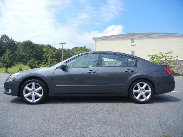 2004 Nissan Maxima SE