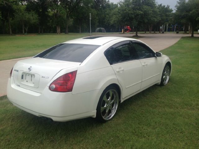 2004 Nissan Maxima SE