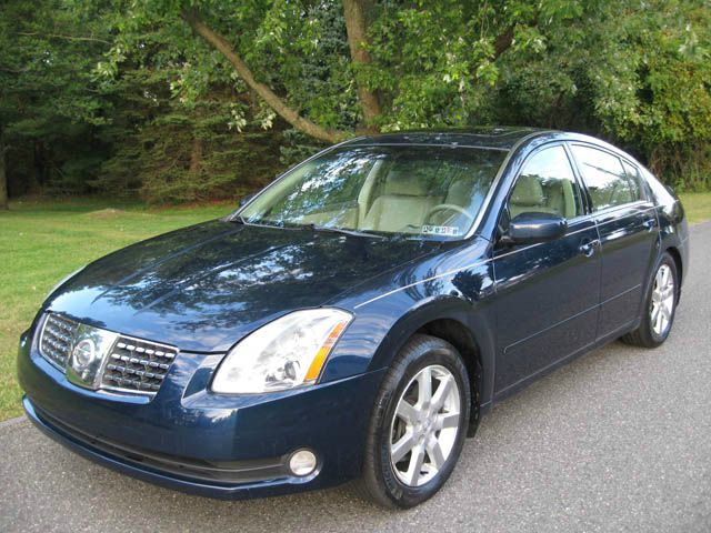 2004 Nissan Maxima ST Pickup 4D 5 1/2 Ft