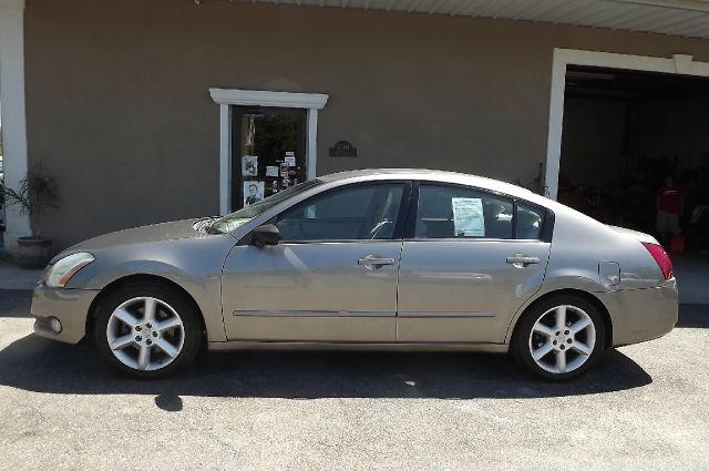 2004 Nissan Maxima SE