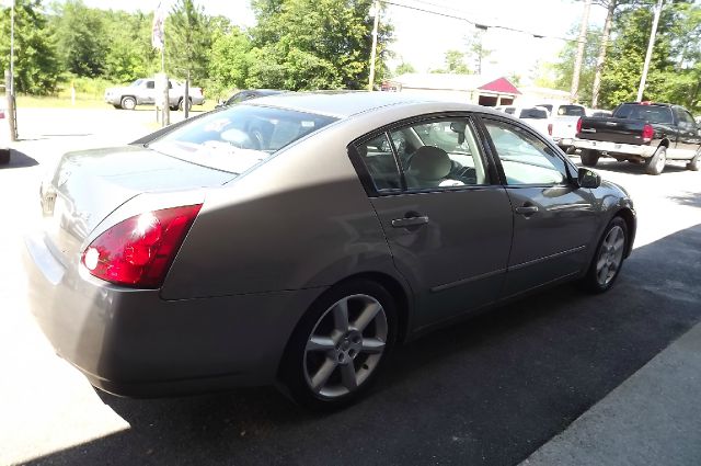 2004 Nissan Maxima SE