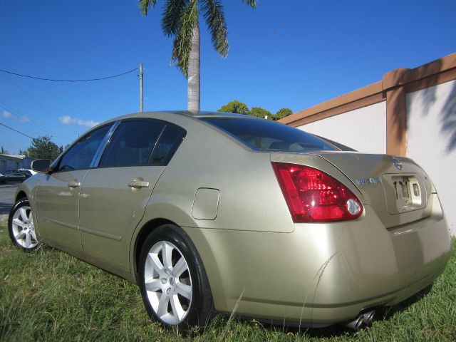 2004 Nissan Maxima SE