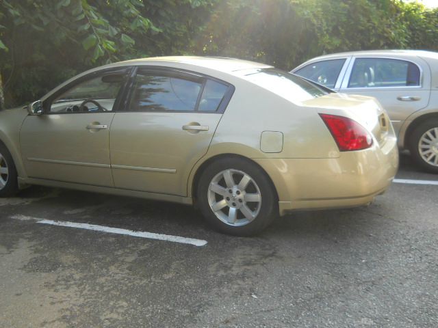 2004 Nissan Maxima SE