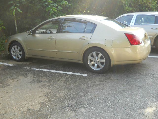 2004 Nissan Maxima SE