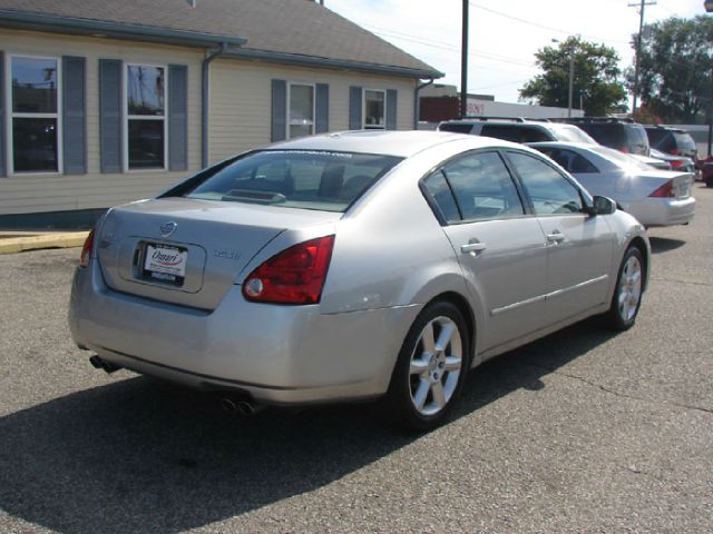 2004 Nissan Maxima SE