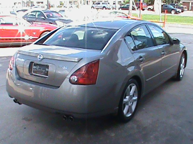 2004 Nissan Maxima SE