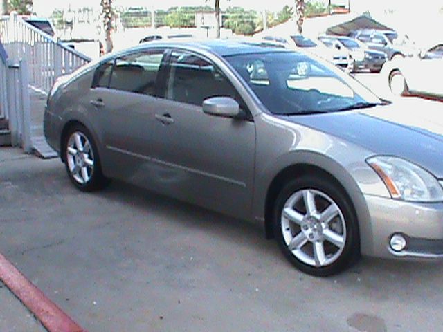 2004 Nissan Maxima SE