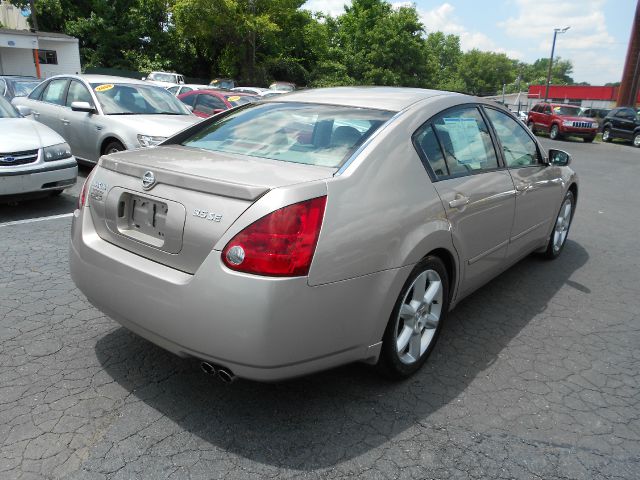 2004 Nissan Maxima SE