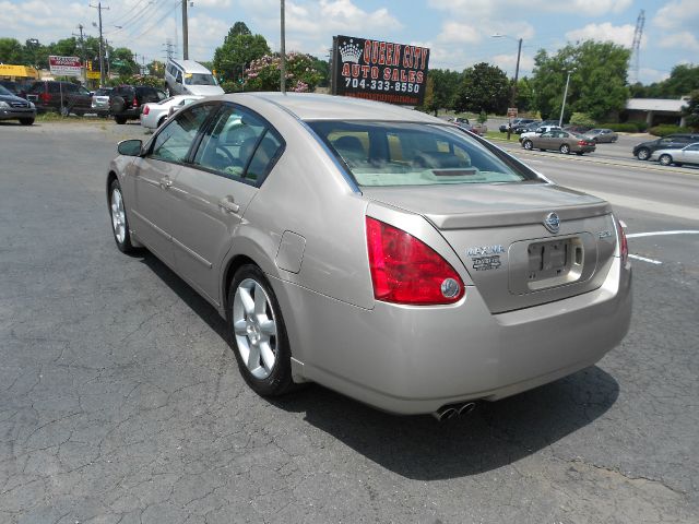 2004 Nissan Maxima SE