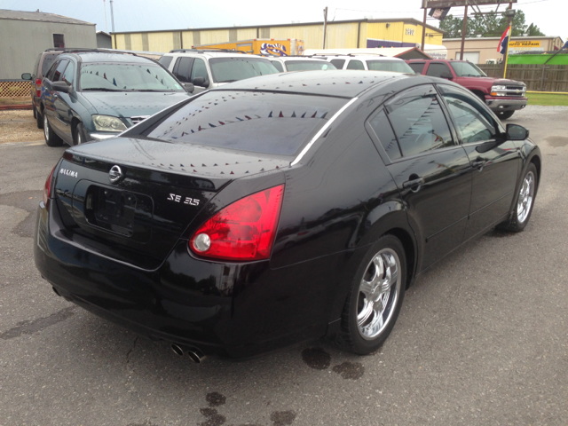 2004 Nissan Maxima SE