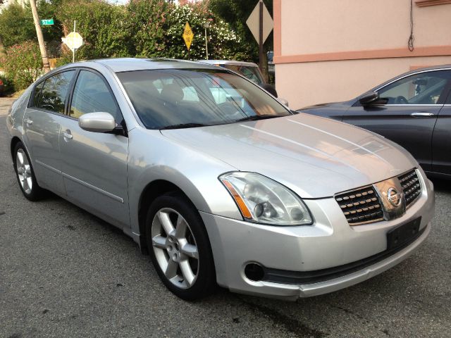 2004 Nissan Maxima SE