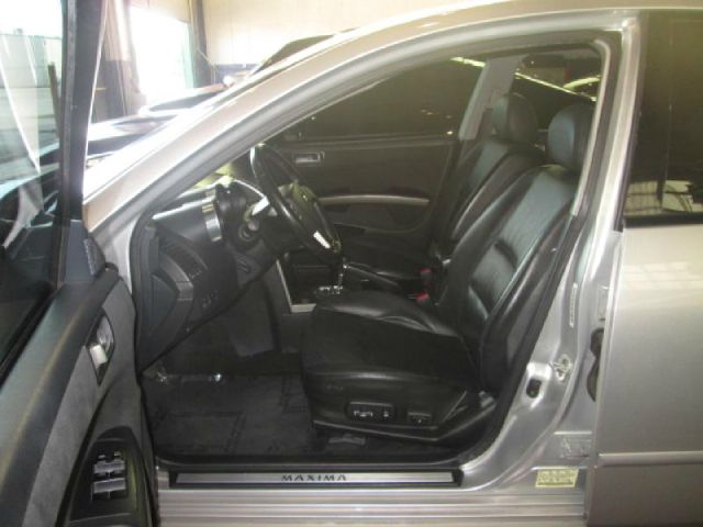 2004 Nissan Maxima SE