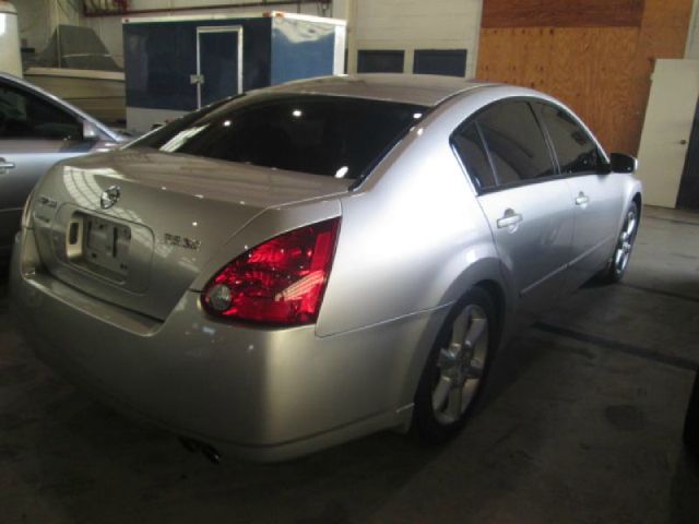 2004 Nissan Maxima SE