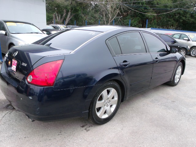 2004 Nissan Maxima SE