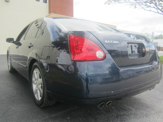 2004 Nissan Maxima SE