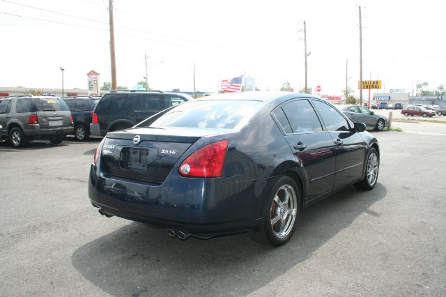 2004 Nissan Maxima SE