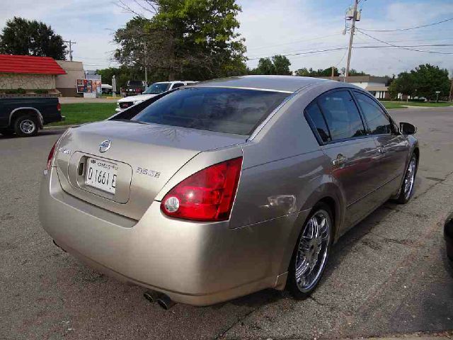 2004 Nissan Maxima SE