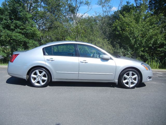 2004 Nissan Maxima SE