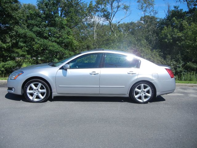 2004 Nissan Maxima SE