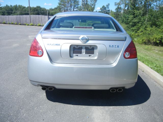 2004 Nissan Maxima SE