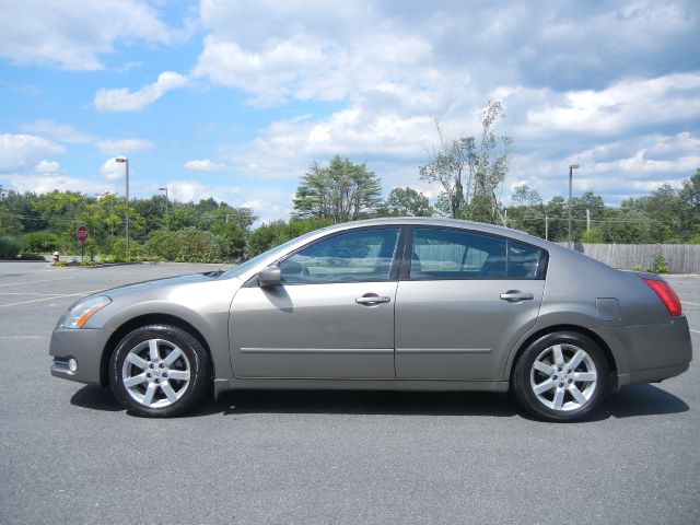 2004 Nissan Maxima SE