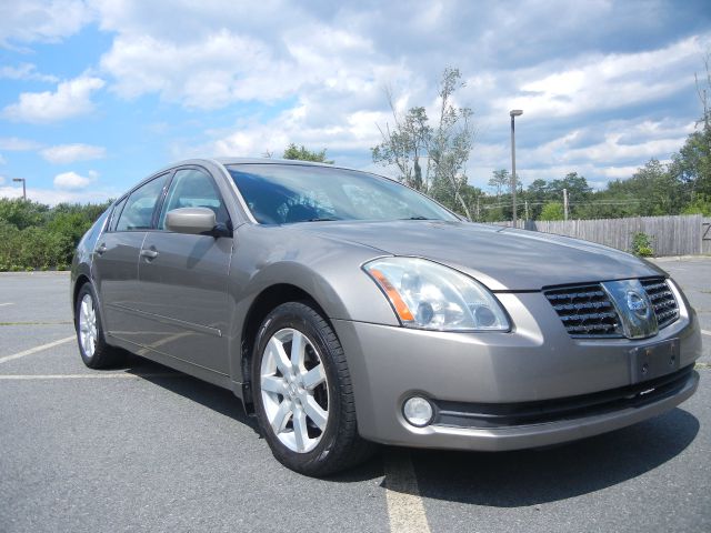 2004 Nissan Maxima SE