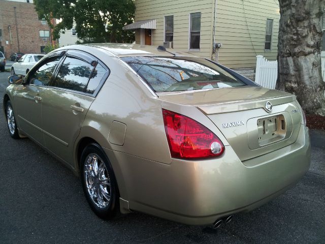 2004 Nissan Maxima SE